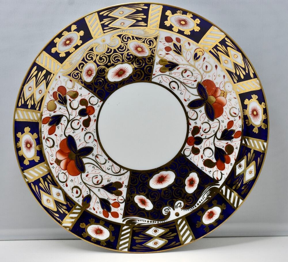 Antique Contemporary Hand-Painted Imari Porcelain Plate 2614 Pattern